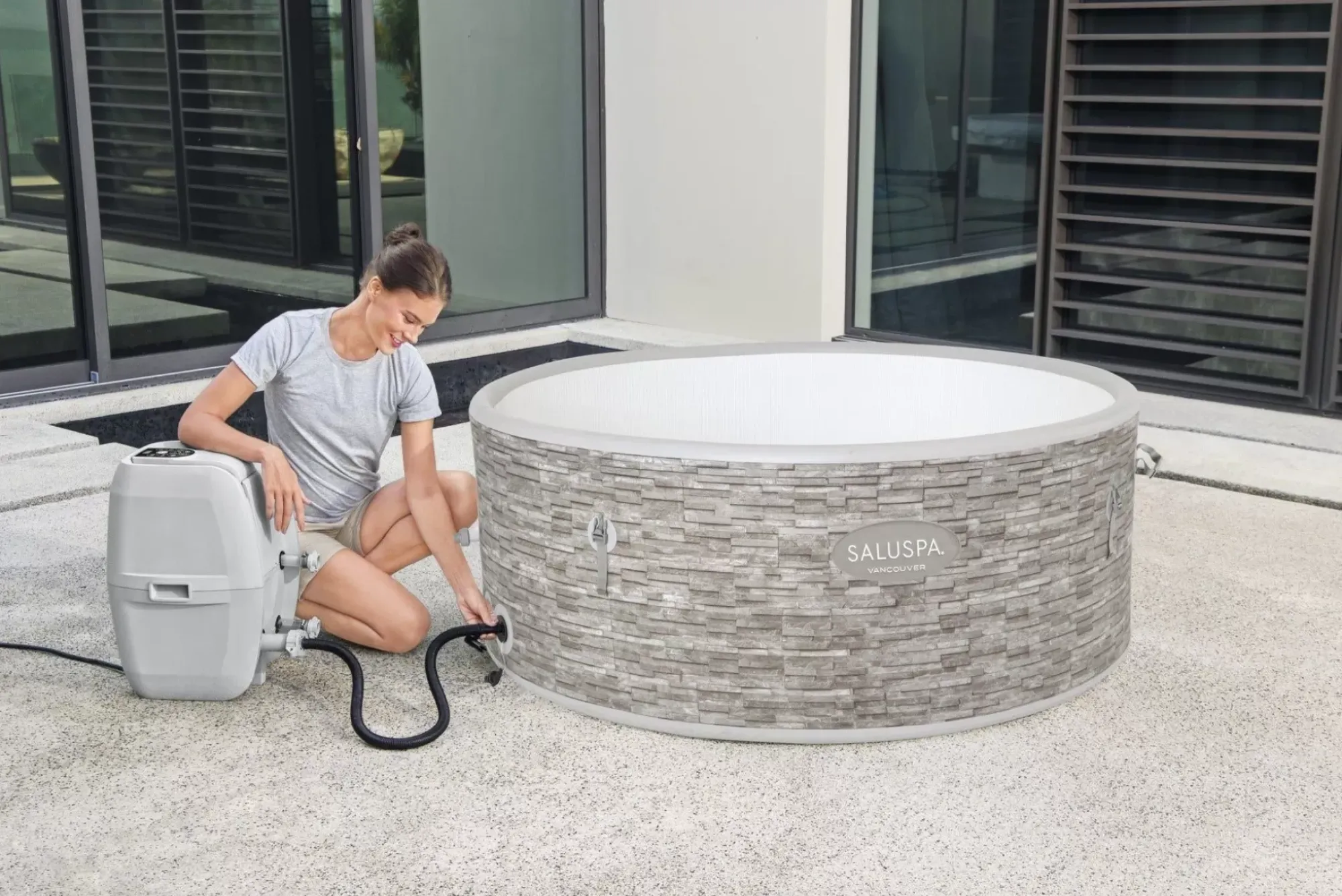 Bestway Airjet<Saluspa Vancouver Airjet Plus Inflatable Hot Tub With App Control 3-5 Person