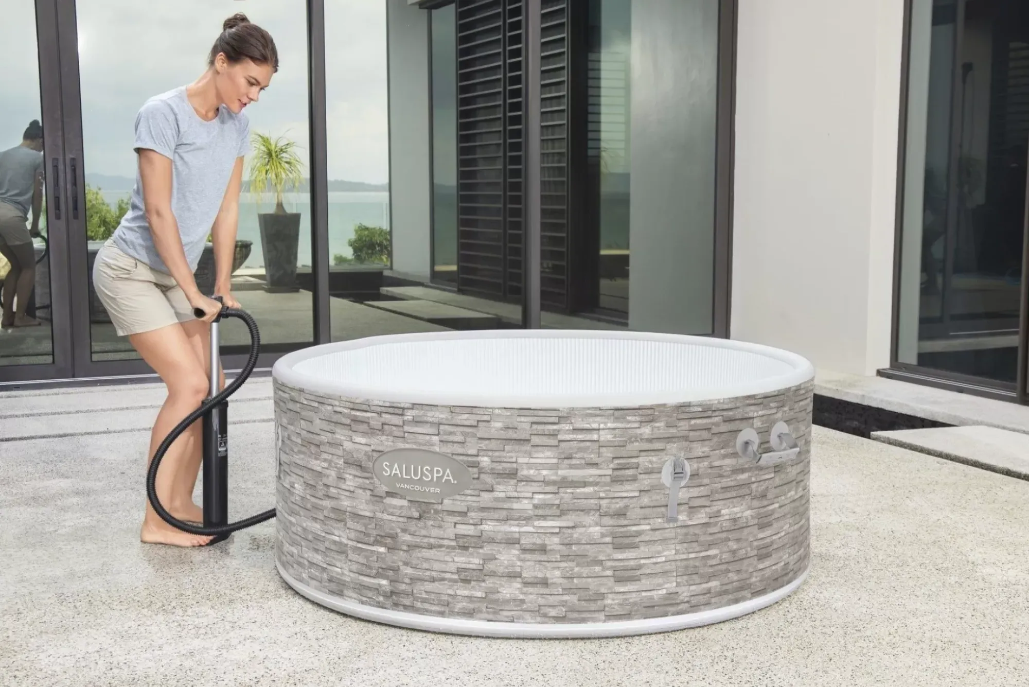 Bestway Airjet<Saluspa Vancouver Airjet Plus Inflatable Hot Tub With App Control 3-5 Person
