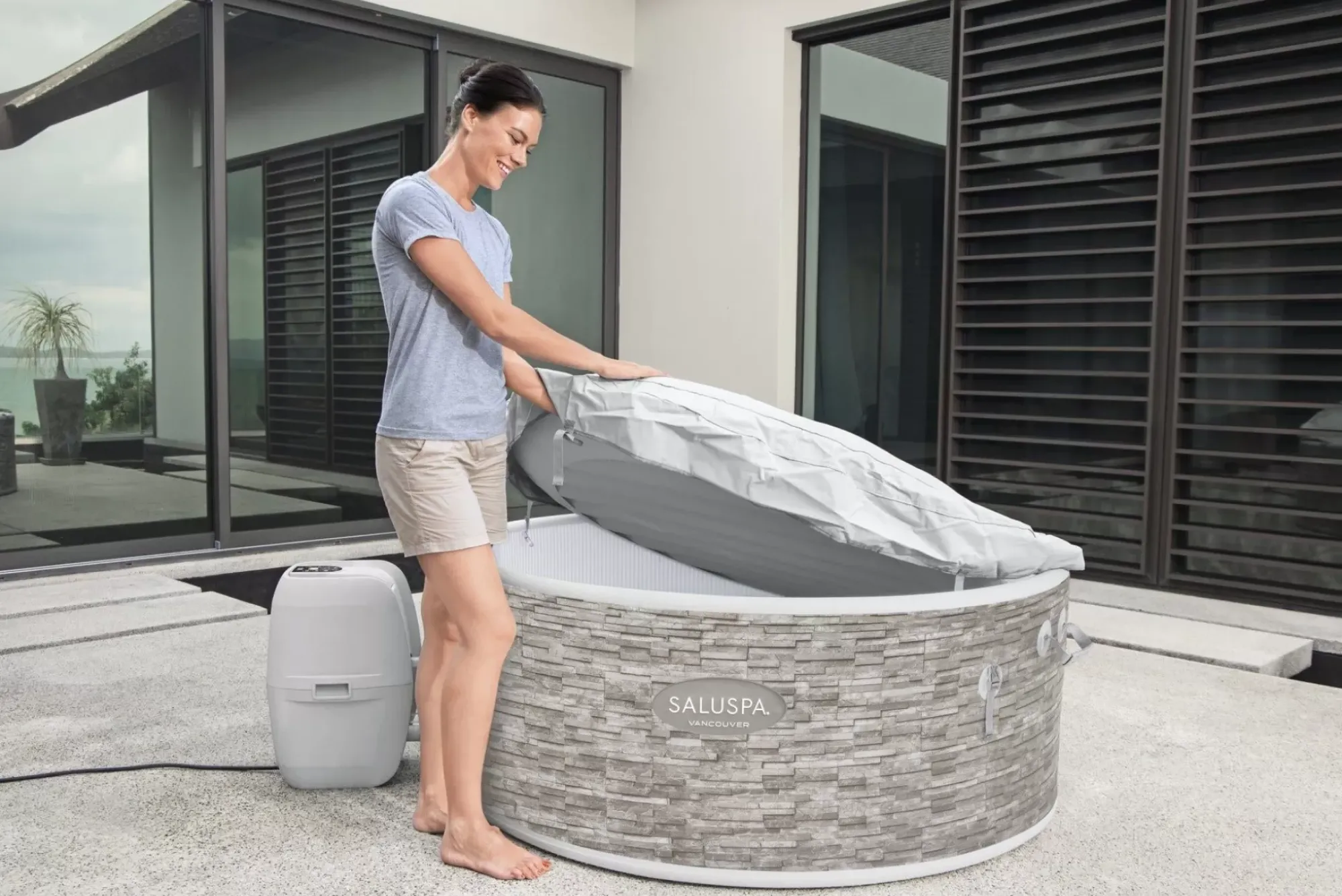 Bestway Airjet<Saluspa Vancouver Airjet Plus Inflatable Hot Tub With App Control 3-5 Person