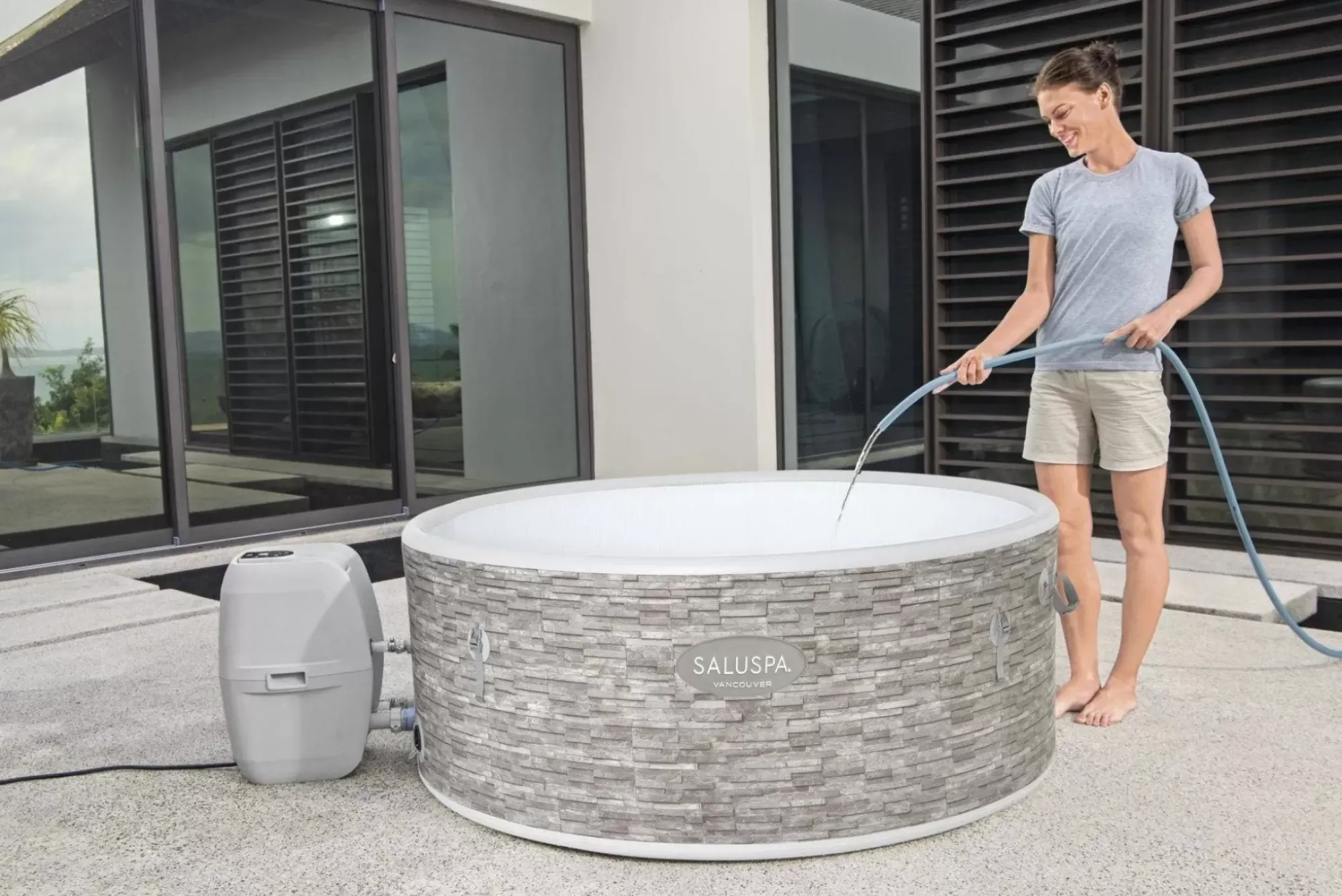 Bestway Airjet<Saluspa Vancouver Airjet Plus Inflatable Hot Tub With App Control 3-5 Person